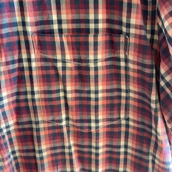 H&M plaid, short sleeved dress shirt in XL. - Picture 5 of 5